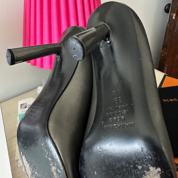 BCBG Max Azria "Luna" shoe, size 8.5 (39) heels, pewter color, leather - Picture 9 of 11